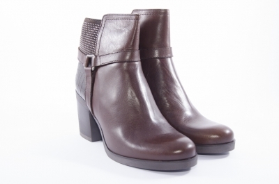 Thick heel alligator ankle boots