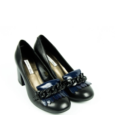 Black shoes with blue fringes