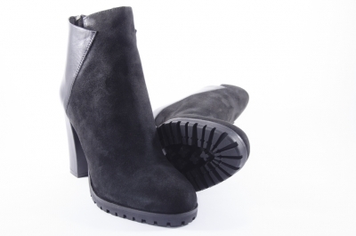 Black boots from leather and suede