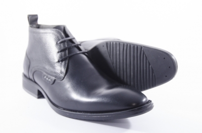Black elegant boots