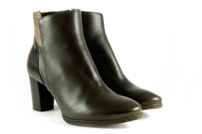 Brown ankle boots with decoration