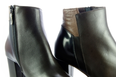 Brown ankle boots with decoration