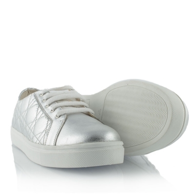  White sneakers