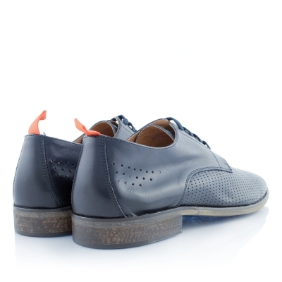 Leather perforated shoes