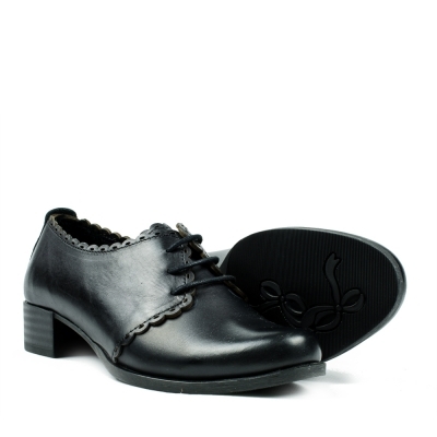 Black shoes Woz